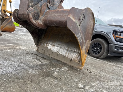 RF 72 in Q/C Cleanup Excavator Bucket - Fits John Deere 250G