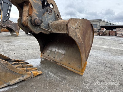 RF 60 in Q/C Cleanup Excavator Bucket - Fits Case CX145C SR