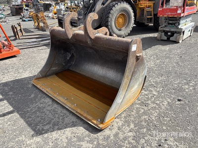 RF 72 in Q/C Cleanup Excavator Bucket - Fits Cat 323