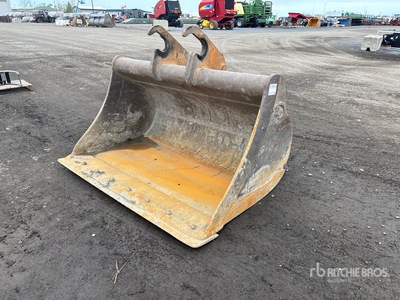 RF 72 in Q/C Cleanup Excavator Bucket - Fits CAT 320D L