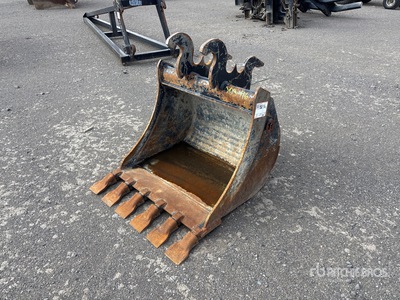 2025 TT G-G5 30 in Q/C Digging Excavator Bucket - Fits Kubota K057-5