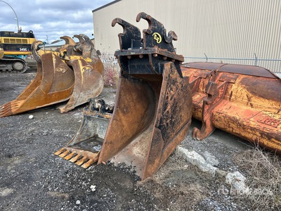 32 in Q/C Cleanup Excavator Bucket - Fits John Deere 320D L