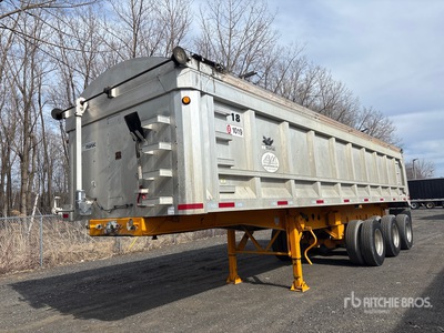 2005 Manac 41332110 32 ft Tri/A Aluminum End Dump Trailer