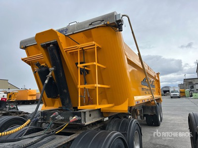 2012 Mac et Lagace 26AA 24 ft T/A End Dump Trailer