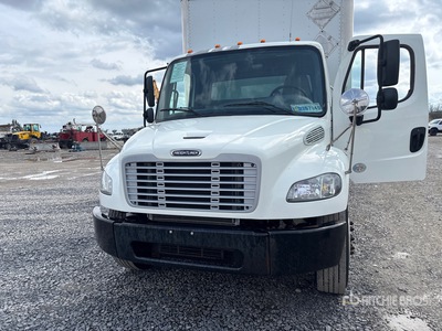 2019 Freightliner M2 106 Furgonetka