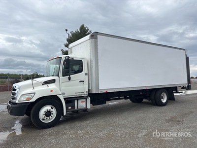 2014 Hino 338 4x2 Van Truck