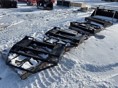 Quantity of (4) لوحة تركيب للسكيد ستير