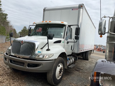 2017 International 4300 4x2 Camion fourgon