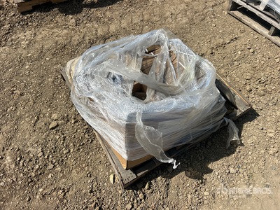 Quantity of Nails and Wooden Stakes Varios otros