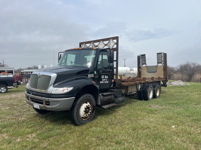 2006 International 4400 6x4 Cylinder Pallet Flatbed Truck