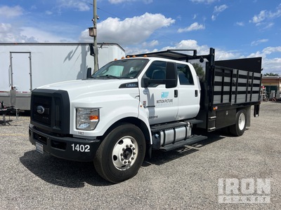 2017 Ford F-650 Super duty 4x2 Crew Cab Flatbed Truck