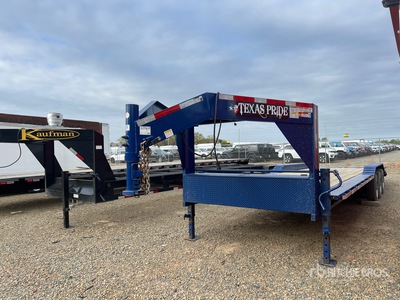 2024 Texas Pride 30 ft Tri/A Gooseneck Remolque Portamaquinaria