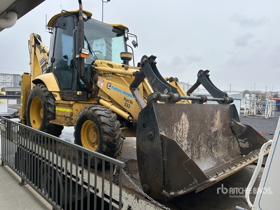 2011 Komatsu WB97R Baggerlader