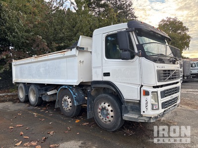 2005 Volvo FM12 420 8x4 Twin-Steer شاحنة قلابة /محورين (Inoperable)