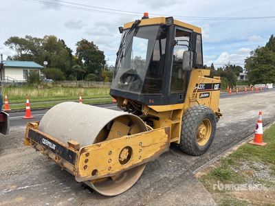 1999 Cat CS433C Smooth Drum Compactor