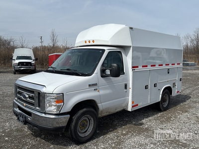 2017 Ford E-350 4x2 Utility Truck