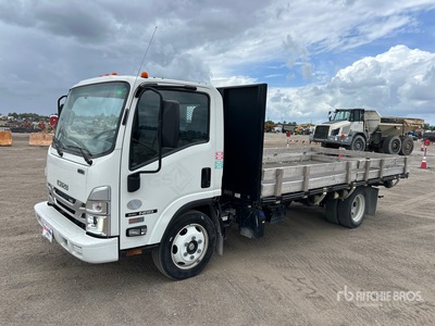 2023 Isuzu NRR 4x2 Flatbed Truck