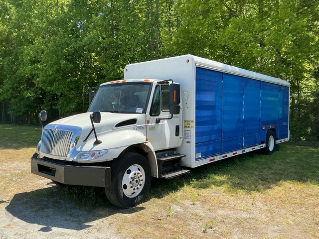 2003 International 4300 4x2 Beverage Truck Beverage Truck