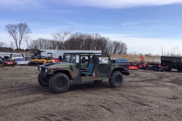 AM General M1097R1 HMMWV 4 Door w/Truck Body