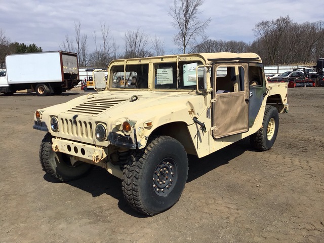 2007 AM General M1097R1 HMMWV 4 Door Soft Top w/Truck Body