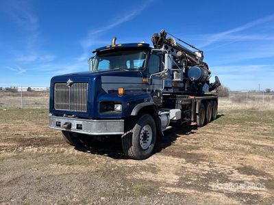 2009 International 5600i 8x6 شاحنة حفارة