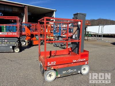 2017 Skyjack SJ12 Vertikaler Mastlift