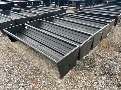 Quantity of (5) 2025 Kit Containers CF-90-V2025 Mélangeur d'aliments pour animaux (Unused)