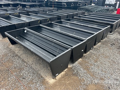 Quantity of (5) 2025 Kit Containers CF-90-V2025 Mélangeur d'aliments pour animaux (Unused)