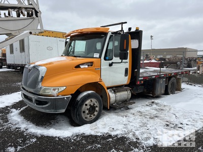 2011 International 4300SBALP 4x2 شاحنة مسطحة