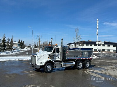 2015 Kenworth T800 6x4 T/A Dump Truck
