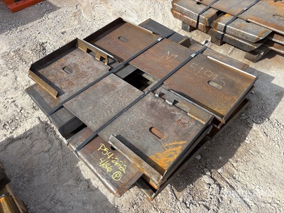 Quantity of (10) 2025 Kit Containers QT-F-BLANK Skid Steer Attachment Mounting Plate (Unused)