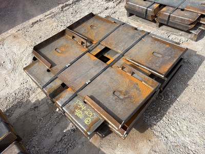 Quantity of (10) 2025 Kit Containers QT-F-BLANK Skid Steer Attachment Mounting Plate (Unused)