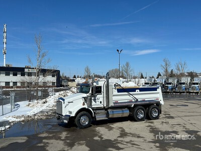 2013 Kenworth T800 6x4 T/A Dump Truck