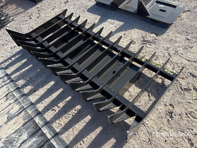 2025 Kit Containers QT-RR-70 70 in Râteau paysager et chargeuse compacte (Unused)