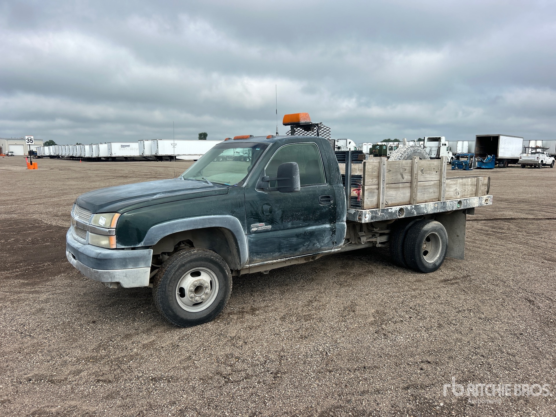 2004 Chevrolet Silverado 3500 4x2 Flatbed Truck
