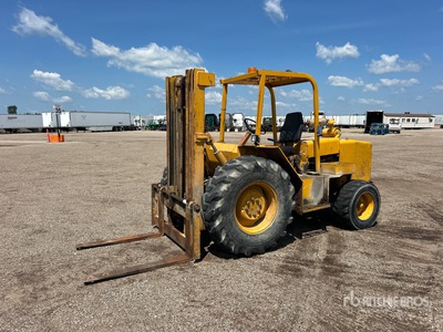 1970 Ford 4520T 6000 lb 4x2 Chariot élévateur tout terrain
