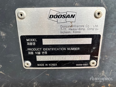 2017 Doosan DX225LC-5 Tracked Excavator