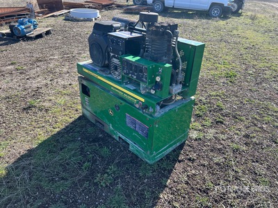 John Deere AC2-CW5220H 220 A Skid-Mounted Stick 3-in-1 Soudeuse à moteur