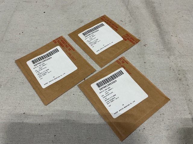 (180) Eaton 105843-1 Plate Insulators