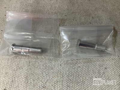 (11) Woodward HRT 41011043 Shouldered Studs