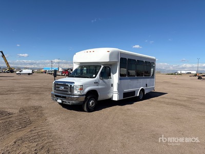 2014 Ford Econoline E-350 4x2 12-Seat Shuttle Bus