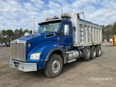 2020 Kenworth T880 8x2 Tri/A Dump Truck