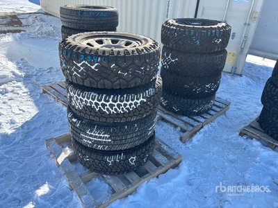 Quantity of (8) Pneus