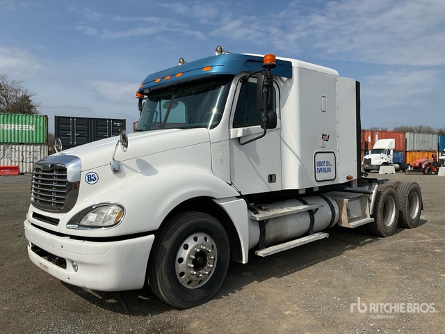 2005 Freightliner Columbia 120 6x4 T/A Sleeper Truck Tractor