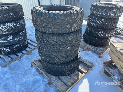 Quantity of (4) 325/60R20 Wrangler Neumáticos