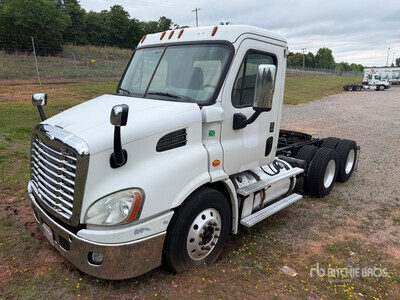 2013 Freightliner CA113 6x4 Cabeza Tractora Cabina Corta