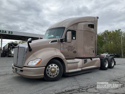 2021 Kenworth T680 6x4 Ciągnik siodłowy T/A z kabiną sypialną