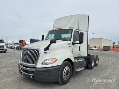 2021 International LT625 Ciągnik siodłowy T/A z kabiną dzienną