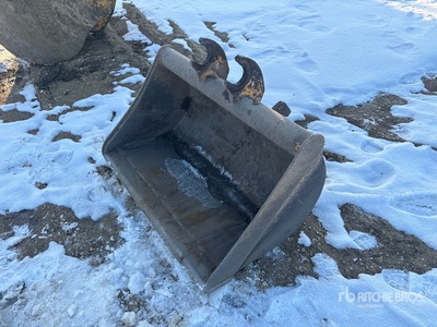 Brandt 42 in Q/C Cleanup Excavator Bucket - Fits John Deere 50G