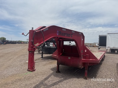 2019 Diamond C F-Max 210 35 ft T/A Gooseneck Hydraulic Tail Trailer